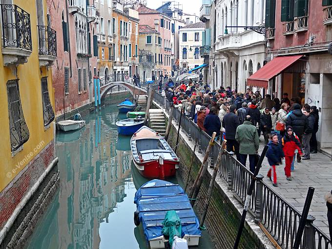 sortie de l'école fondamenta de l'Osmarin dans le Castello venise