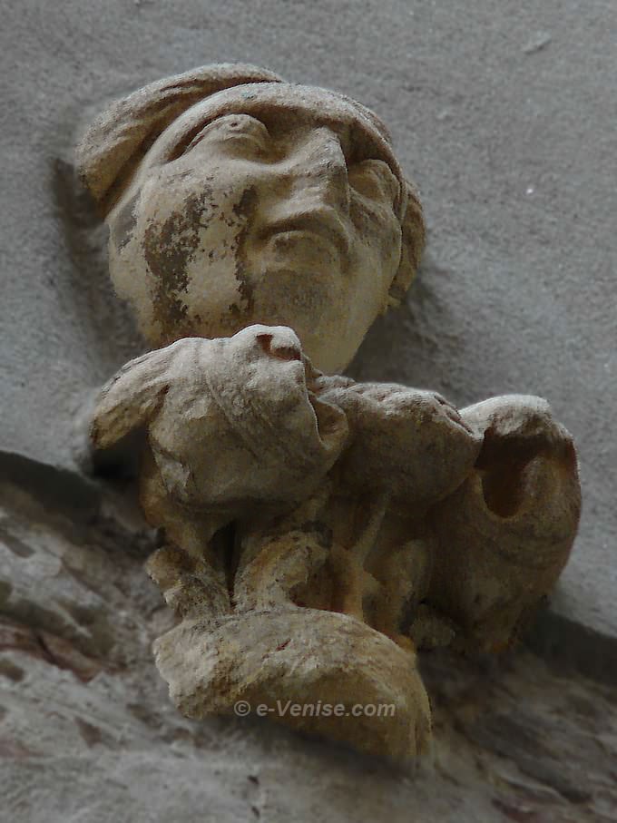 sculpture tete homme du XIVème siècle venise