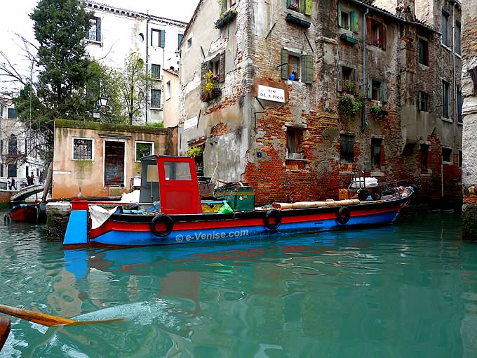 campiello del Pistor, au bord du rio de San Polo à Venise