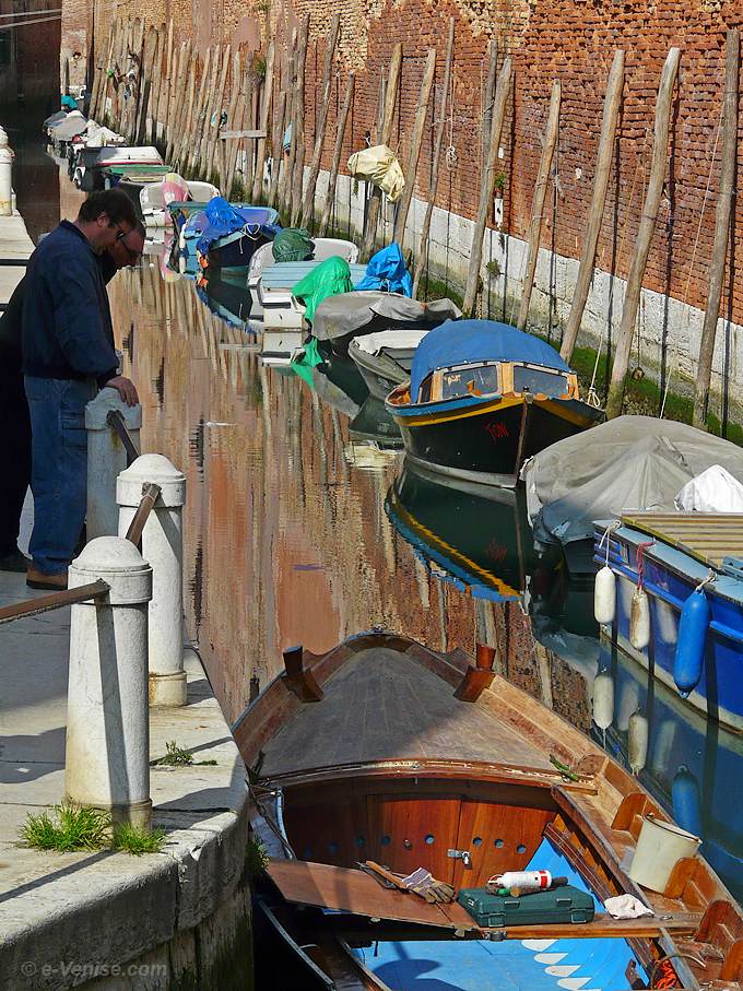 Rio de le Gorne le long de l'Arsenal de Venise