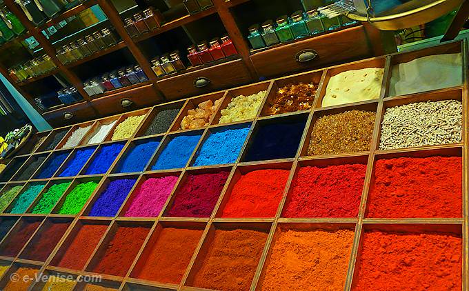pigments de couleurs pour artistes peintres calle de le Boteghe à Venise