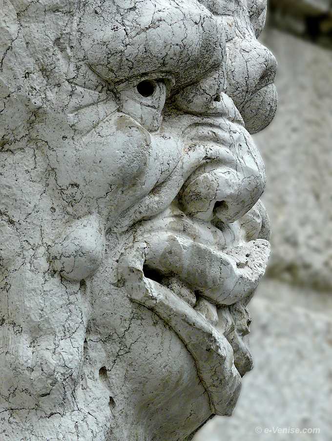 Mascherone ou Mascaron du Campanile de Santa Maria Formosa à Venise