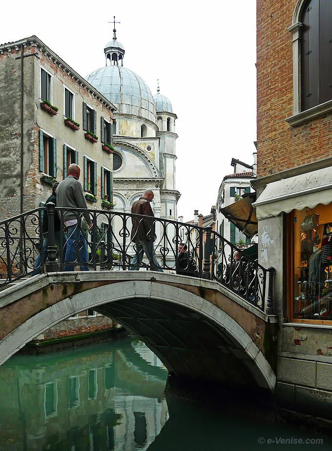 pont del Piovan et église dei Miracoli à Venise