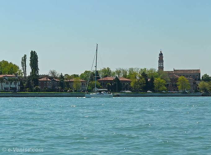 Le Lido et l'église de San Nicolo du Lido à Venise