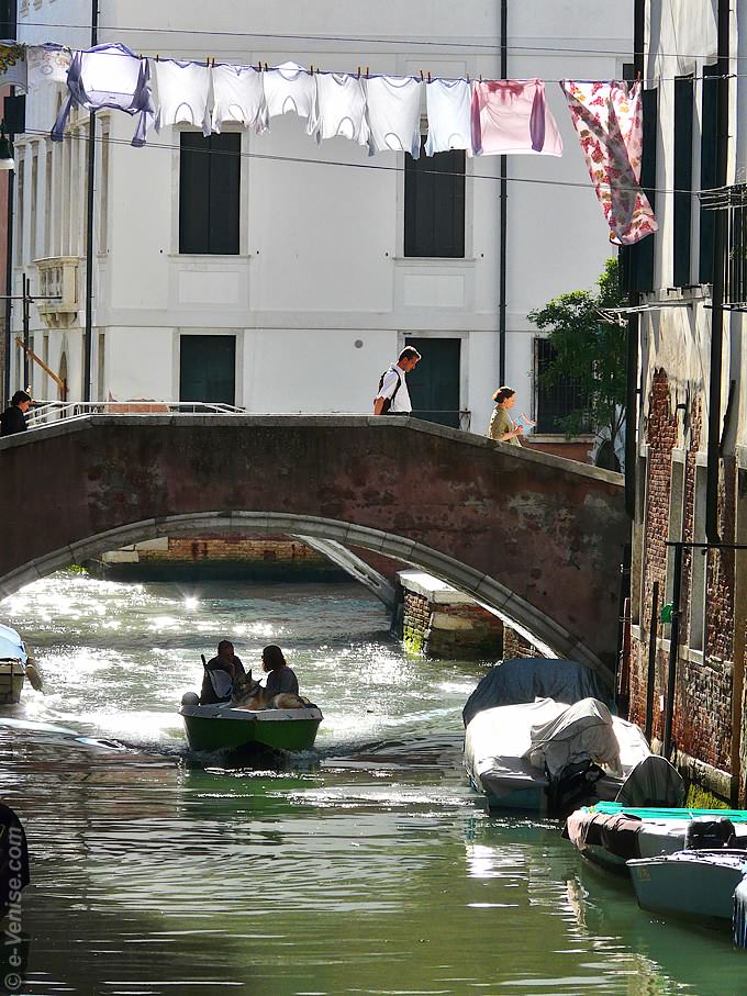 pont et le rio de San Francesco della Vigna dans le Castello à Venise
