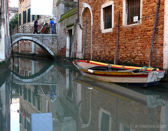rio de San Zanivono et ponte Storto à Venise dans le Castello