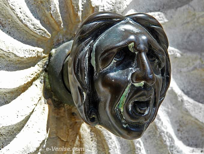 bouton de sonnette palazzo Veggia Papafava Tasca
