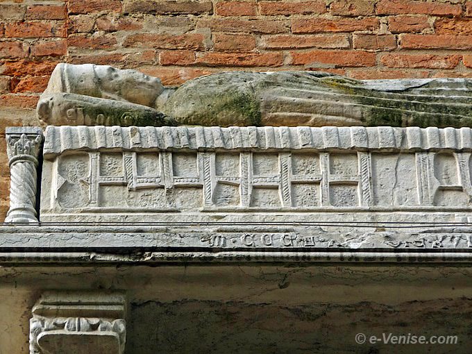détail du sarcophage de Giovanni Priuli, Capitaine et sénateur de la république de Venise Campiello del Piovan dans le sestiere de San Polo à Venise
