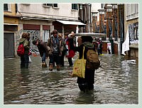 Acqua Alta record du 1er Décembre 2008 à Venise. Calle de la Toletta dans le Dorsoduro.
