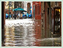 Acqua Alta record du 1er Décembre 2008 à Venise. La calle dei Galizzi à San Polo