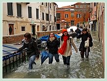 Acqua Alta record du 1er Décembre 2008 à Venise. La Fondamenta de la Toletta dans le Dorsoduro