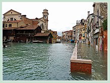 Acqua Alta record du 1er Décembre 2008 à Venise. Fondamenta Nani, dans le Dorsoduro, en face du Squero de San Trovaso