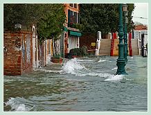 Acqua Alta record du 1er Décembre 2008 à Venise. Les Zattere “sur mer”, dans le Dorsoduro