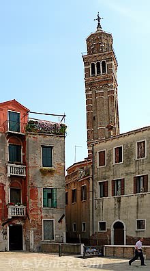 Campanile Santo Stefano vu du Campo San Anzolo