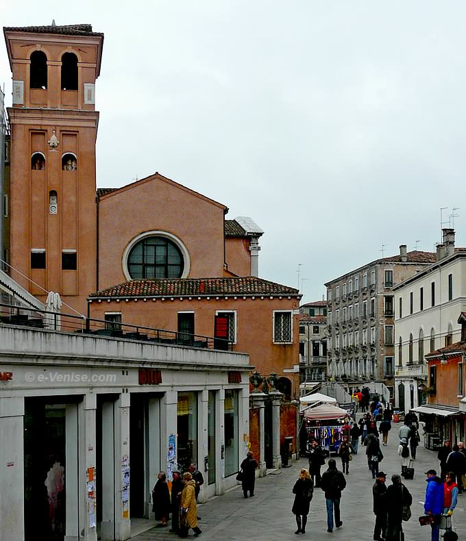 Le campanile de San Felice sur la Strada Nova à Venise