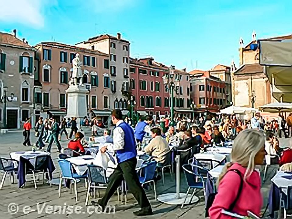 Le Campo Santo Stefano avec la statue de Nicolò Tommaseo