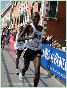 Lomala Joseph Kimosop vainqueur du 23e Marathon de Venise 2008, le VeniceMarathon