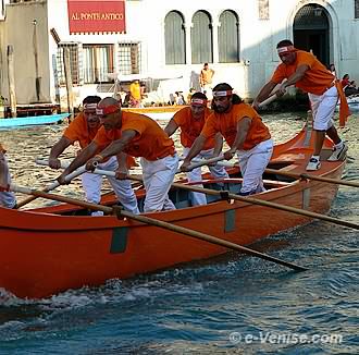 Caroline : l'équipage de Cava Zuccherina, arrivé 8ème de la Regata Storica 2007