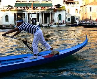 Le gondolino de l'équipage Loris Tagliapietra et Maurizio Rossi, arrivé 9ème à la Regata 2007