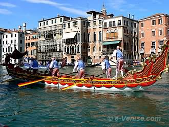 Bissone à 8 rameurs du cortège historique de la Regata de Venise