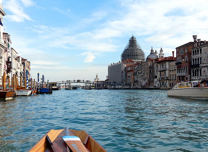 Le Pont Votif pour la Fête della Salute sur le Grand Canal à Venise Le Pont Votif pour la Fête della Salute sur le Grand Canal à Venise