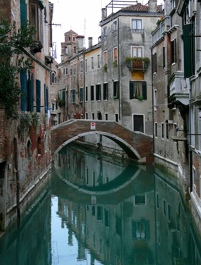 rio San Martin Ponte de l'Arco Campanile venise