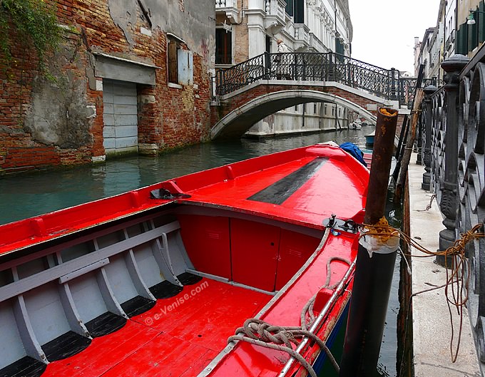 Le rio et le pont de San Severo à Venise