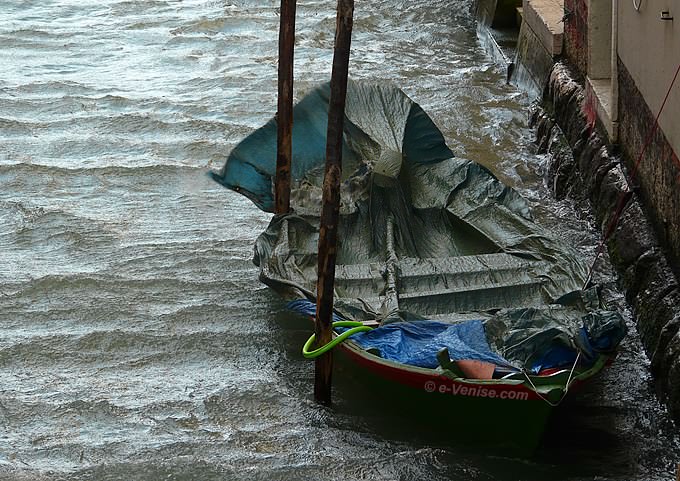 Le rio de la panada sous l'effet de la Bora à Venise