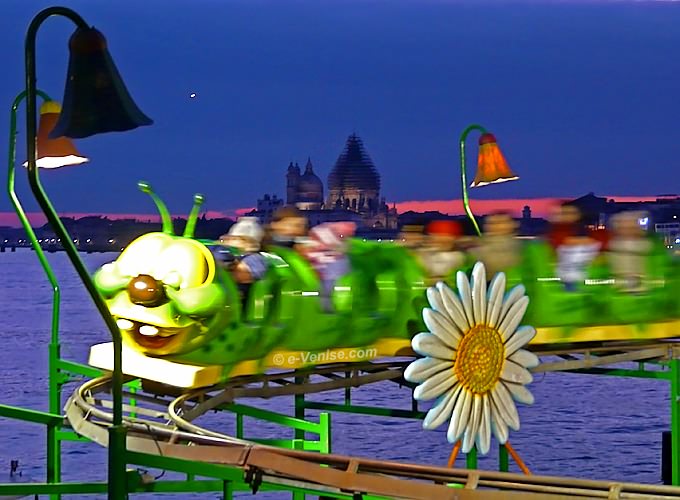 manège fete foraine venise à noel