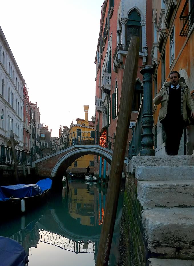 fondamenta de l'Osmarin et rio de San Provolo devant le magnifique palazzo Priuli venise