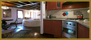 Le salon vu depuis la cuisine de la Ca' Maria dei Frari à Venise