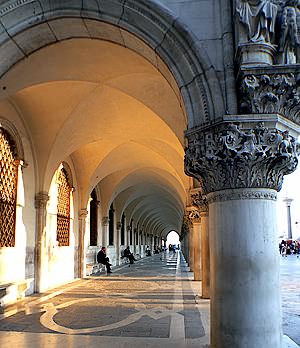 Gallerie inférieure de la Piazzetta