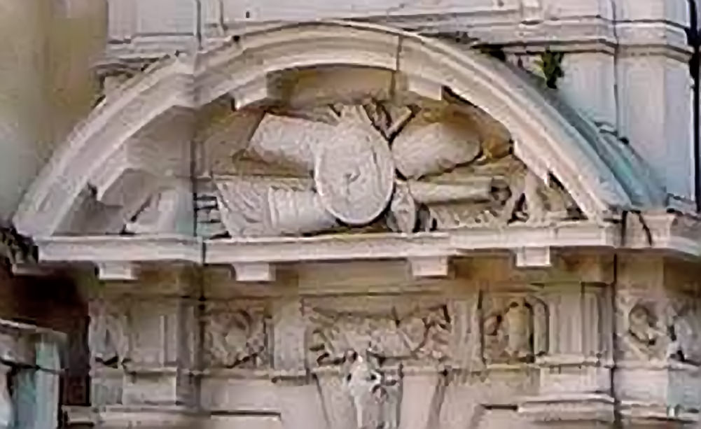Les trophées de Morosini sur le portail d'entrée