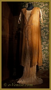 Robe Delphos