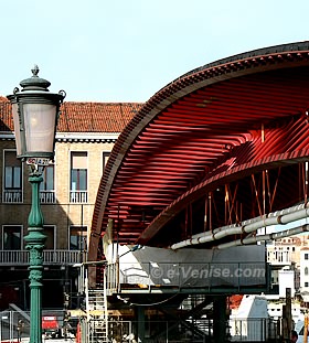 Le nouveau et quatrième pont sur le Grand Canal