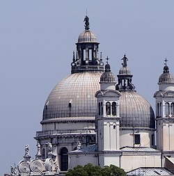Dômes de l'Eglise de la Salute à Venise