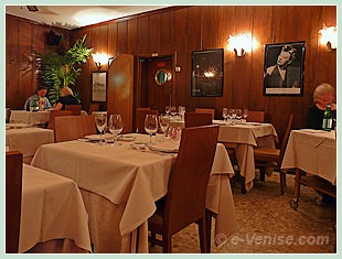 L'une des salles du restaurant Ai Gondolieri à Venise