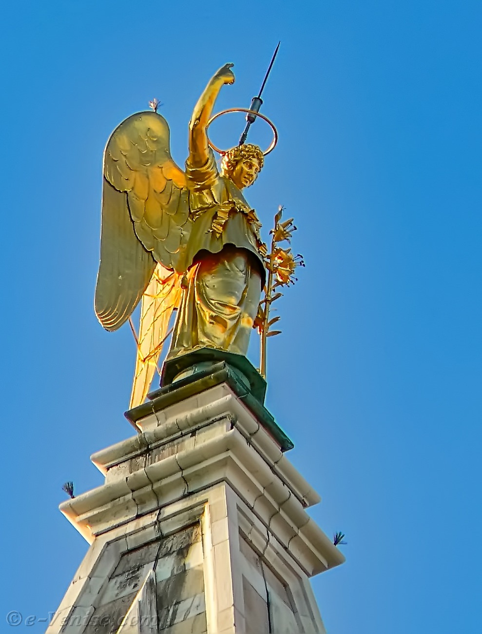 Résultat de recherche d'images pour "l'ange d'or du campanile de saint marc"